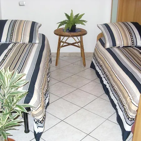Casa-Mare-E-Montagne Apartment *